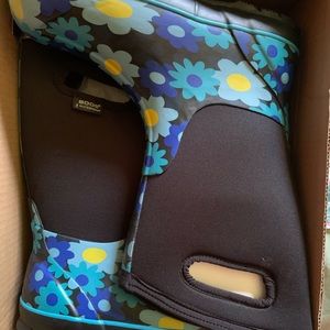 New in box BOGS Rain/Snow Boots
